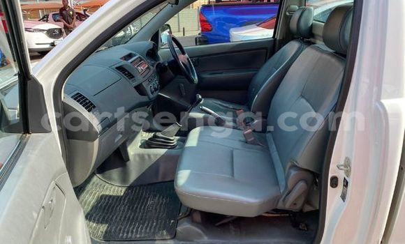 Nunua Ilio tumika Toyota Hilux White Gari ndani ya Ezulwini nchini Hhohho Nunua Ilio tumika Toyota Hilux White Gari ndani ya Ezulwini nchini Hhohho