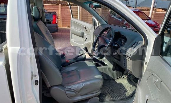 Nunua Ilio tumika Toyota Hilux White Gari ndani ya Ezulwini nchini Hhohho Nunua Ilio tumika Toyota Hilux White Gari ndani ya Ezulwini nchini Hhohho