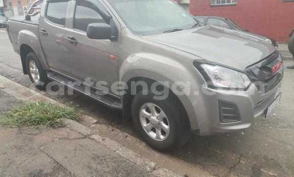 Nunua Ilio tumika Isuzu KB Beige Gari ndani ya Mbabane nchini Manzini