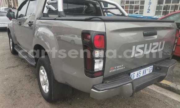 Acheter Occasion Voiture Isuzu KB Beige à Mbabane, Manzini Acheter Occasion Voiture Isuzu KB Beige à Mbabane, Manzini