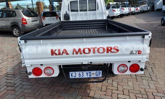 Buy Used Kia K7 White Car in Ngomane in Lubombo District Buy Used Kia K7 White Car in Ngomane in Lubombo District
