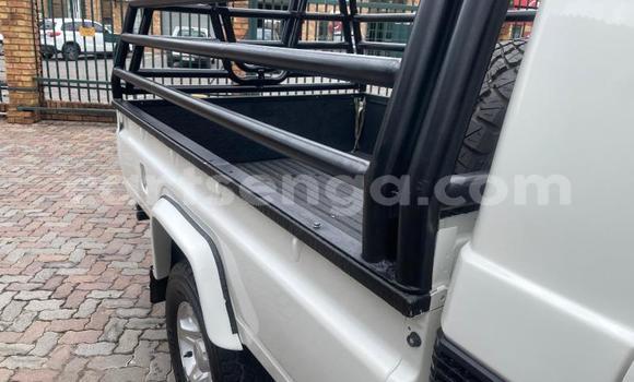 Buy Used Toyota Land Cruiser White Car in Lavumisa in Shiselweni District Buy Used Toyota Land Cruiser White Car in Lavumisa in Shiselweni District