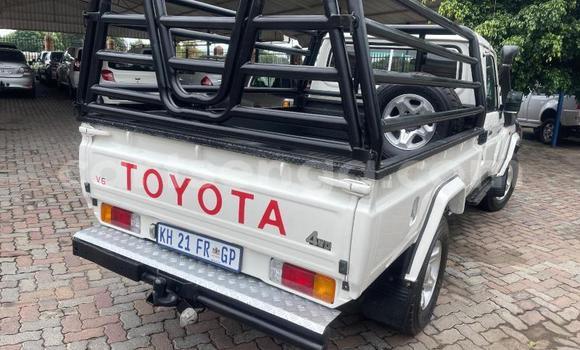 Buy Used Toyota Land Cruiser White Car in Lavumisa in Shiselweni District Buy Used Toyota Land Cruiser White Car in Lavumisa in Shiselweni District