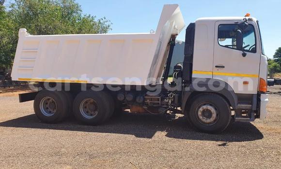 Acheter Occasion Utilitaire Hino 300 Series Blanc à Big Bend, Lubombo District Acheter Occasion Utilitaire Hino 300 Series Blanc à Big Bend, Lubombo District
