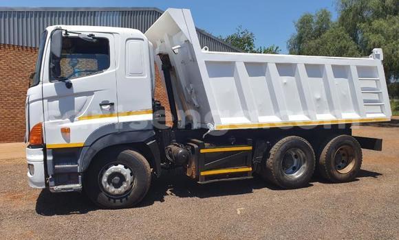 Acheter Occasion Utilitaire Hino 300 Series Blanc à Big Bend, Lubombo District Acheter Occasion Utilitaire Hino 300 Series Blanc à Big Bend, Lubombo District