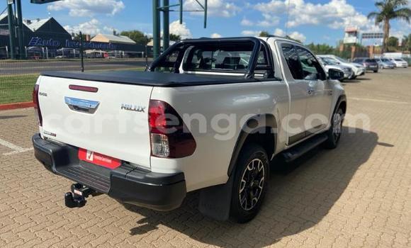Nunua Ilio tumika Toyota Hilux White Gari ndani ya Big Bend nchini Wilaya ya Lubombo Nunua Ilio tumika Toyota Hilux White Gari ndani ya Big Bend nchini Wilaya ya Lubombo