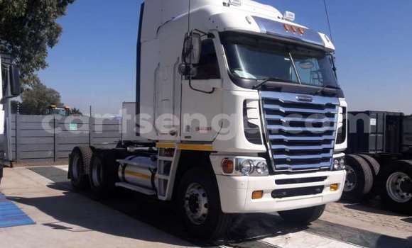 Buy Used Caterpillar 120 White Truck in Mbabane in Manzini Buy Used Caterpillar 120 White Truck in Mbabane in Manzini