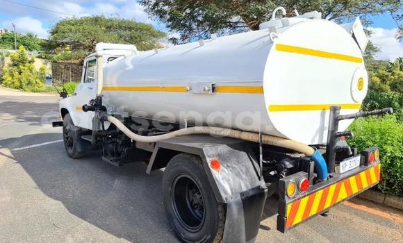 Nunua Ilio tumika Toyota DA White Lori ndani ya Big Bend nchini Wilaya ya Lubombo Nunua Ilio tumika Toyota DA White Lori ndani ya Big Bend nchini Wilaya ya Lubombo