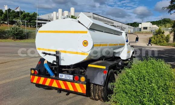 Nunua Ilio tumika Toyota DA White Lori ndani ya Big Bend nchini Wilaya ya Lubombo Nunua Ilio tumika Toyota DA White Lori ndani ya Big Bend nchini Wilaya ya Lubombo