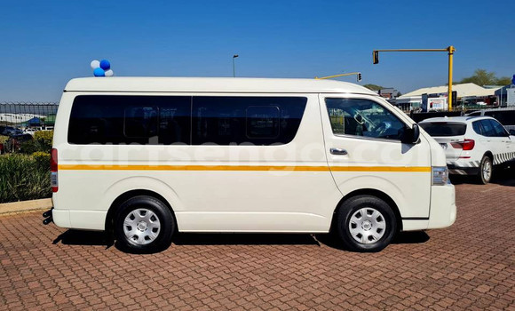 Buy Used Toyota Aqua White Car in Ezulwini in Hhohho