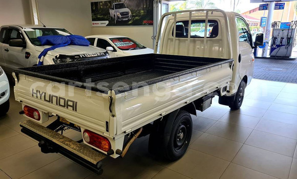 Buy Used Hyundai Chorus White Truck in Mbabane in Manzini Buy Used Hyundai Chorus White Truck in Mbabane in Manzini