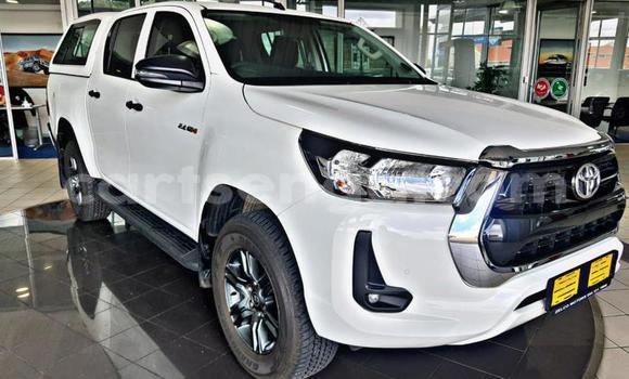 Buy Used Toyota Hilux White Car in Ezulwini in Hhohho Buy Used Toyota Hilux White Car in Ezulwini in Hhohho