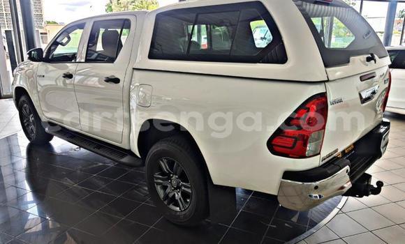Buy Used Toyota Hilux White Car in Ezulwini in Hhohho Buy Used Toyota Hilux White Car in Ezulwini in Hhohho