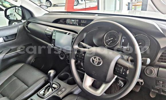 Buy Used Toyota Hilux White Car in Ezulwini in Hhohho Buy Used Toyota Hilux White Car in Ezulwini in Hhohho