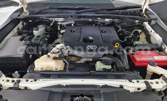 Nunua Ilio tumika Toyota Hilux White Gari ndani ya Ezulwini nchini Hhohho Nunua Ilio tumika Toyota Hilux White Gari ndani ya Ezulwini nchini Hhohho