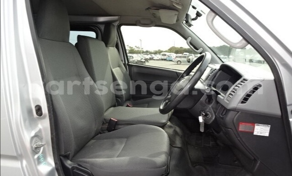 Nunua Ilio tumika Toyota Hiace Silver Gari ndani ya Ezulwini nchini Hhohho Nunua Ilio tumika Toyota Hiace Silver Gari ndani ya Ezulwini nchini Hhohho