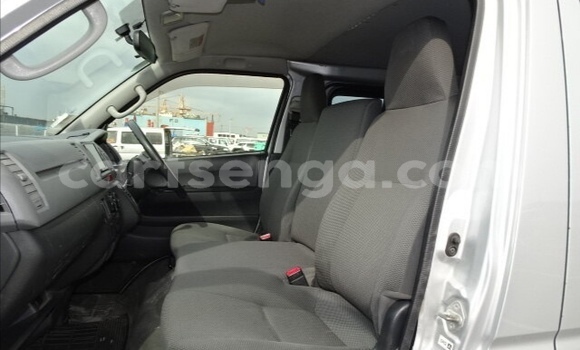 Nunua Ilio tumika Toyota Hiace Silver Gari ndani ya Ezulwini nchini Hhohho Nunua Ilio tumika Toyota Hiace Silver Gari ndani ya Ezulwini nchini Hhohho