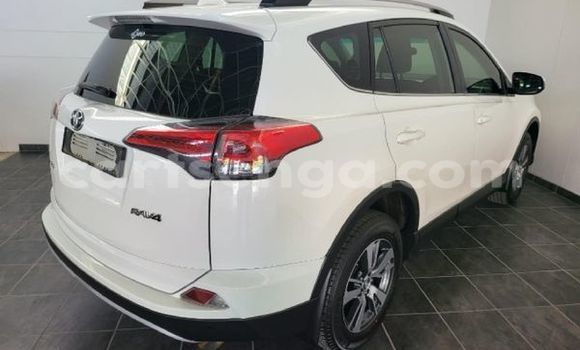 Nunua Ilio tumika Toyota RAV4 White Gari ndani ya Ezulwini nchini Hhohho Nunua Ilio tumika Toyota RAV4 White Gari ndani ya Ezulwini nchini Hhohho