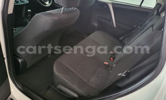 Nunua Ilio tumika Toyota RAV4 White Gari ndani ya Ezulwini nchini Hhohho Nunua Ilio tumika Toyota RAV4 White Gari ndani ya Ezulwini nchini Hhohho