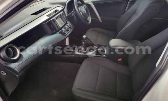 Nunua Ilio tumika Toyota RAV4 White Gari ndani ya Ezulwini nchini Hhohho Nunua Ilio tumika Toyota RAV4 White Gari ndani ya Ezulwini nchini Hhohho