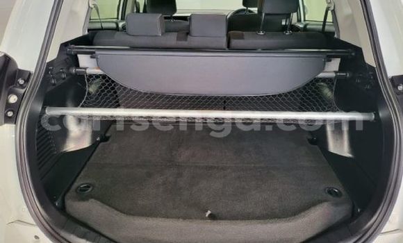 Nunua Ilio tumika Toyota RAV4 White Gari ndani ya Ezulwini nchini Hhohho Nunua Ilio tumika Toyota RAV4 White Gari ndani ya Ezulwini nchini Hhohho