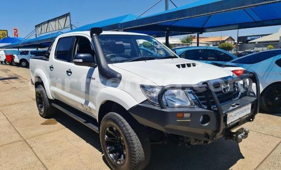 Buy Used Toyota Hilux White Car in Ezulwini in Hhohho