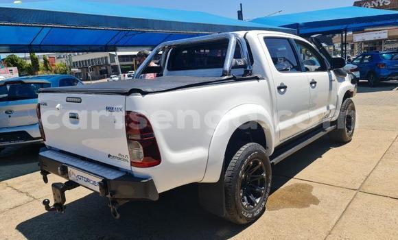 Nunua Ilio tumika Toyota Hilux White Gari ndani ya Ezulwini nchini Hhohho Nunua Ilio tumika Toyota Hilux White Gari ndani ya Ezulwini nchini Hhohho