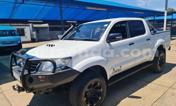 Nunua Ilio tumika Toyota Hilux White Gari ndani ya Ezulwini nchini Hhohho Nunua Ilio tumika Toyota Hilux White Gari ndani ya Ezulwini nchini Hhohho