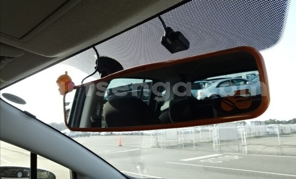 Buy Used Mazda Premacy Silver Car in Ezulwini in Hhohho Buy Used Mazda Premacy Silver Car in Ezulwini in Hhohho