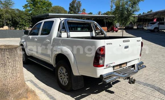 Buy Used Toyota Hilux White Car in Ezulwini in Hhohho Buy Used Toyota Hilux White Car in Ezulwini in Hhohho