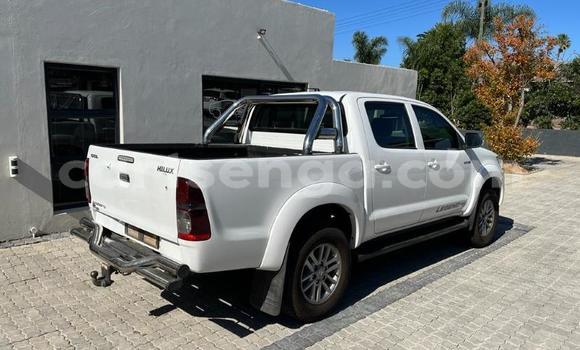 Buy Used Toyota Hilux White Car in Ezulwini in Hhohho Buy Used Toyota Hilux White Car in Ezulwini in Hhohho