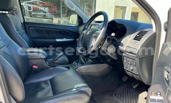 Buy Used Toyota Hilux White Car in Ezulwini in Hhohho Buy Used Toyota Hilux White Car in Ezulwini in Hhohho