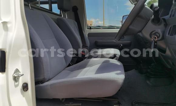 Buy Used Toyota Hilux White Car in Ezulwini in Hhohho Buy Used Toyota Hilux White Car in Ezulwini in Hhohho