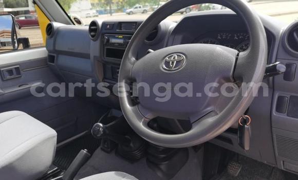 Buy Used Toyota Hilux White Car in Ezulwini in Hhohho Buy Used Toyota Hilux White Car in Ezulwini in Hhohho