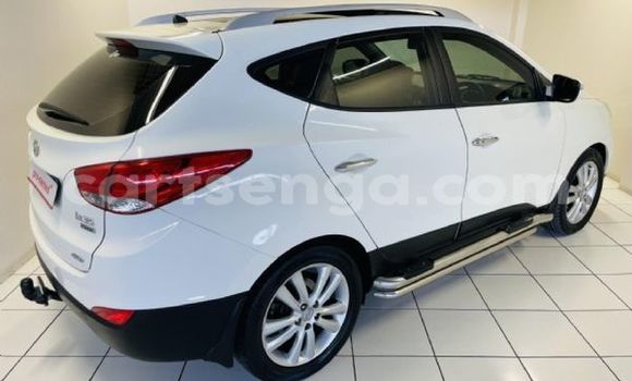Nunua Ilio tumika Hyundai ix35 White Gari ndani ya Ezulwini nchini Hhohho Nunua Ilio tumika Hyundai ix35 White Gari ndani ya Ezulwini nchini Hhohho