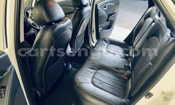 Nunua Ilio tumika Hyundai ix35 White Gari ndani ya Ezulwini nchini Hhohho Nunua Ilio tumika Hyundai ix35 White Gari ndani ya Ezulwini nchini Hhohho