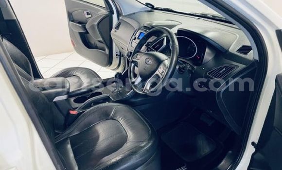 Nunua Ilio tumika Hyundai ix35 White Gari ndani ya Ezulwini nchini Hhohho Nunua Ilio tumika Hyundai ix35 White Gari ndani ya Ezulwini nchini Hhohho