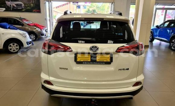 Acheter Occasion Voiture Toyota RAV4 Blanc à Ezulwini, Hhohho Acheter Occasion Voiture Toyota RAV4 Blanc à Ezulwini, Hhohho