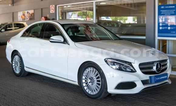 Nunua Ilio tumika Mercedes‒Benz C–Class White Gari ndani ya Ezulwini nchini Hhohho