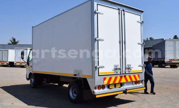 Acheter Occasion Utilitaire Hino 300 Series Blanc à Big Bend, Lubombo District Acheter Occasion Utilitaire Hino 300 Series Blanc à Big Bend, Lubombo District
