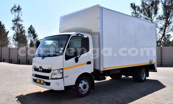 Acheter Occasion Utilitaire Hino 300 Series Blanc à Big Bend, Lubombo District Acheter Occasion Utilitaire Hino 300 Series Blanc à Big Bend, Lubombo District