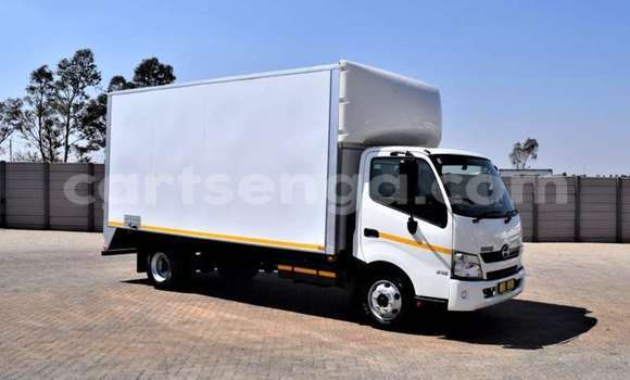 Acheter Occasion Utilitaire Hino 300 Series Blanc à Big Bend, Lubombo District Acheter Occasion Utilitaire Hino 300 Series Blanc à Big Bend, Lubombo District