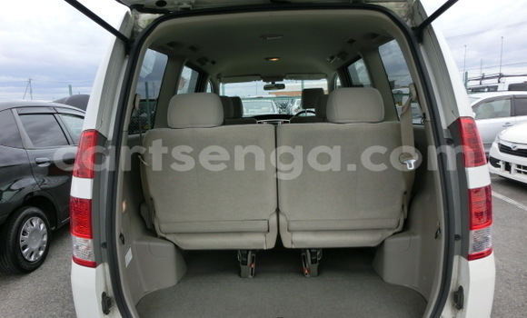 Acheter Occasion Voiture Toyota Noah Blanc à Big Bend, Lubombo District Acheter Occasion Voiture Toyota Noah Blanc à Big Bend, Lubombo District