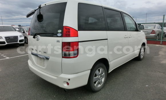 Acheter Occasion Voiture Toyota Noah Blanc à Big Bend, Lubombo District Acheter Occasion Voiture Toyota Noah Blanc à Big Bend, Lubombo District