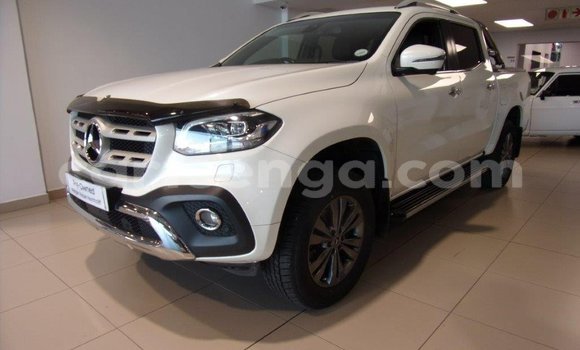 Nunua Ilio tumika Mercedes‒Benz 250 White Gari ndani ya Mbabane nchini Manzini