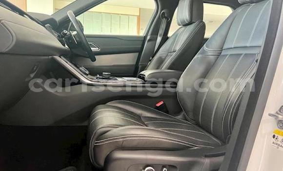 Nunua Ilio tumika Land Rover Range Rover Velar White Gari ndani ya Big Bend nchini Lubombo Nunua Ilio tumika Land Rover Range Rover Velar White Gari ndani ya Big Bend nchini Lubombo