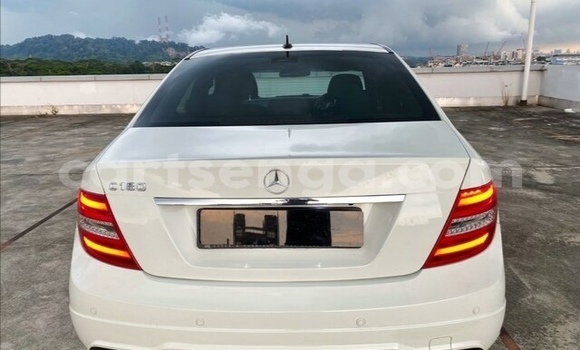 Acheter Occasion Voiture Mercedes‒Benz C–Class Blanc à Mbabane, Manzini Acheter Occasion Voiture Mercedes‒Benz C–Class Blanc à Mbabane, Manzini