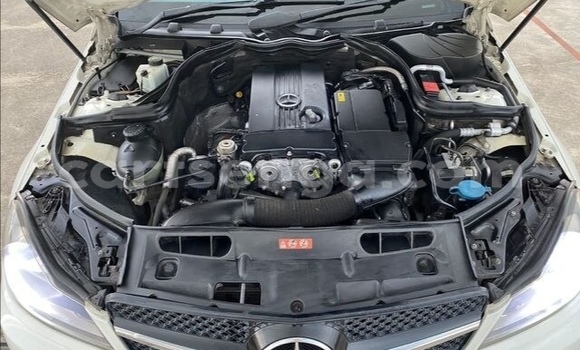 Acheter Occasion Voiture Mercedes‒Benz C–Class Blanc à Mbabane, Manzini Acheter Occasion Voiture Mercedes‒Benz C–Class Blanc à Mbabane, Manzini