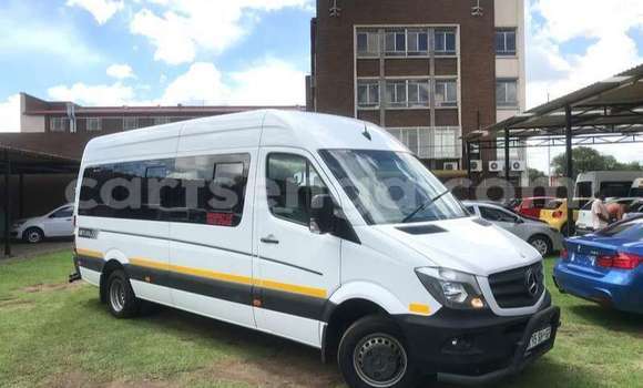 Buy Used Mercedes‒Benz S–Class White Car in Ngomane in Lubombo District Buy Used Mercedes‒Benz S–Class White Car in Ngomane in Lubombo District