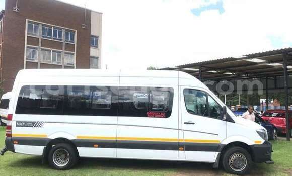 Buy Used Mercedes‒Benz S–Class White Car in Ngomane in Lubombo District Buy Used Mercedes‒Benz S–Class White Car in Ngomane in Lubombo District